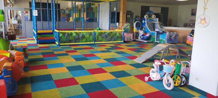 Jeden z wewnętrznych placów zabaw dla dzieci w Hotelu Mrągowo Resort & Spa