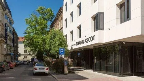 Grand Ascot Hotel ****